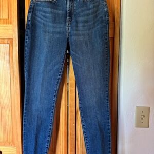 Denizen High Rise Skinny Jeans, size 4  or 27M  W 27 L30